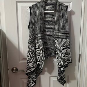 Sleeveless shawl / cardigan